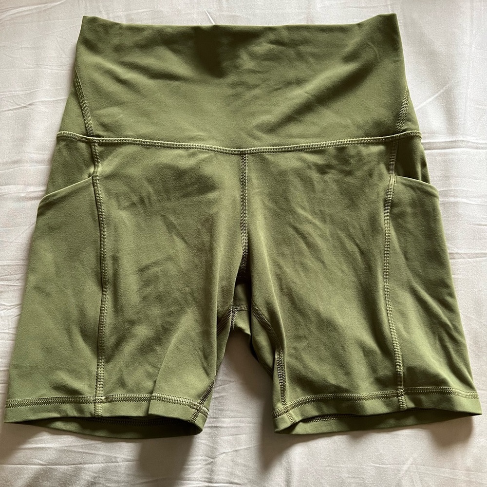 Lululemon Align 4” biker shorts sz 6 with pockets